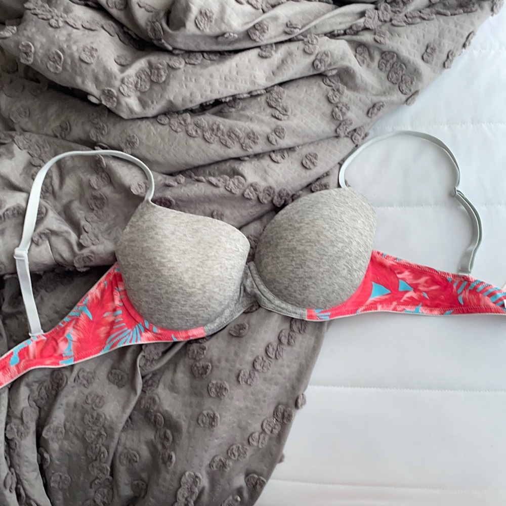 vs pink wear everywhere bra
